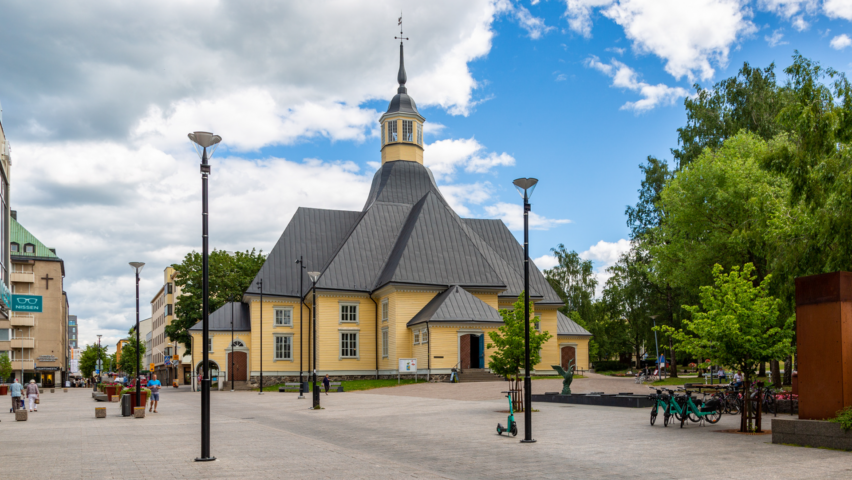 Lappeen kirkko kesällä.