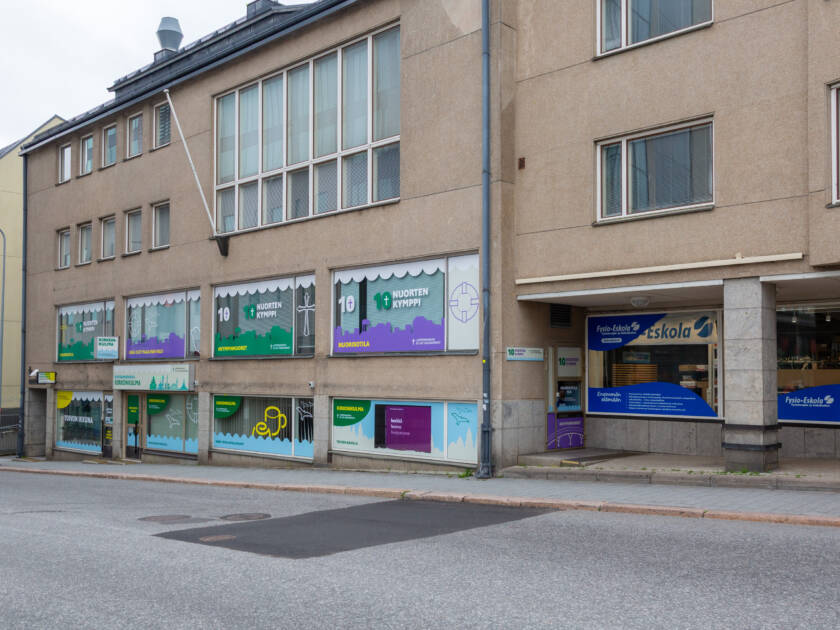 Kirkkokatu 10 kadun puolelta.